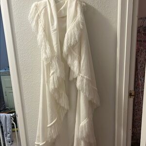 Vintage Handwoven Elegant White Fringe Shawl